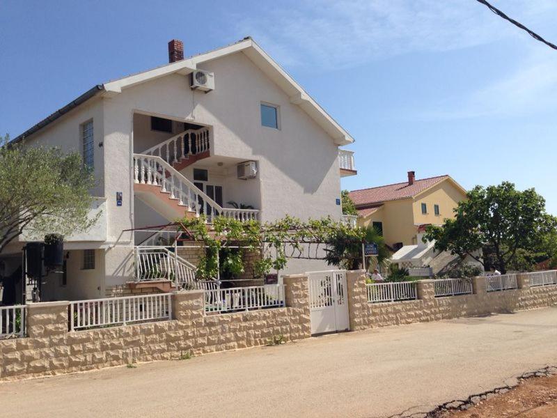 Apartmani Slavica Биоград-на-Мору Экстерьер фото