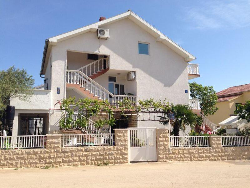 Apartmani Slavica Биоград-на-Мору Экстерьер фото